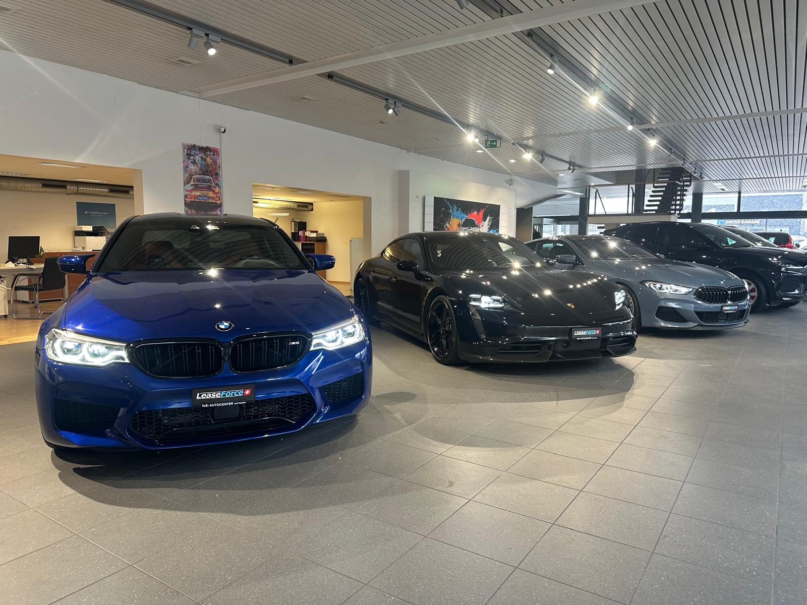 Showroom KAB Autocenter mit Premium-Fahrzeugen